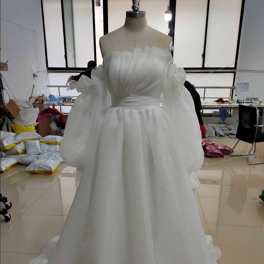 Wedding Dress - Picture 2 of 4